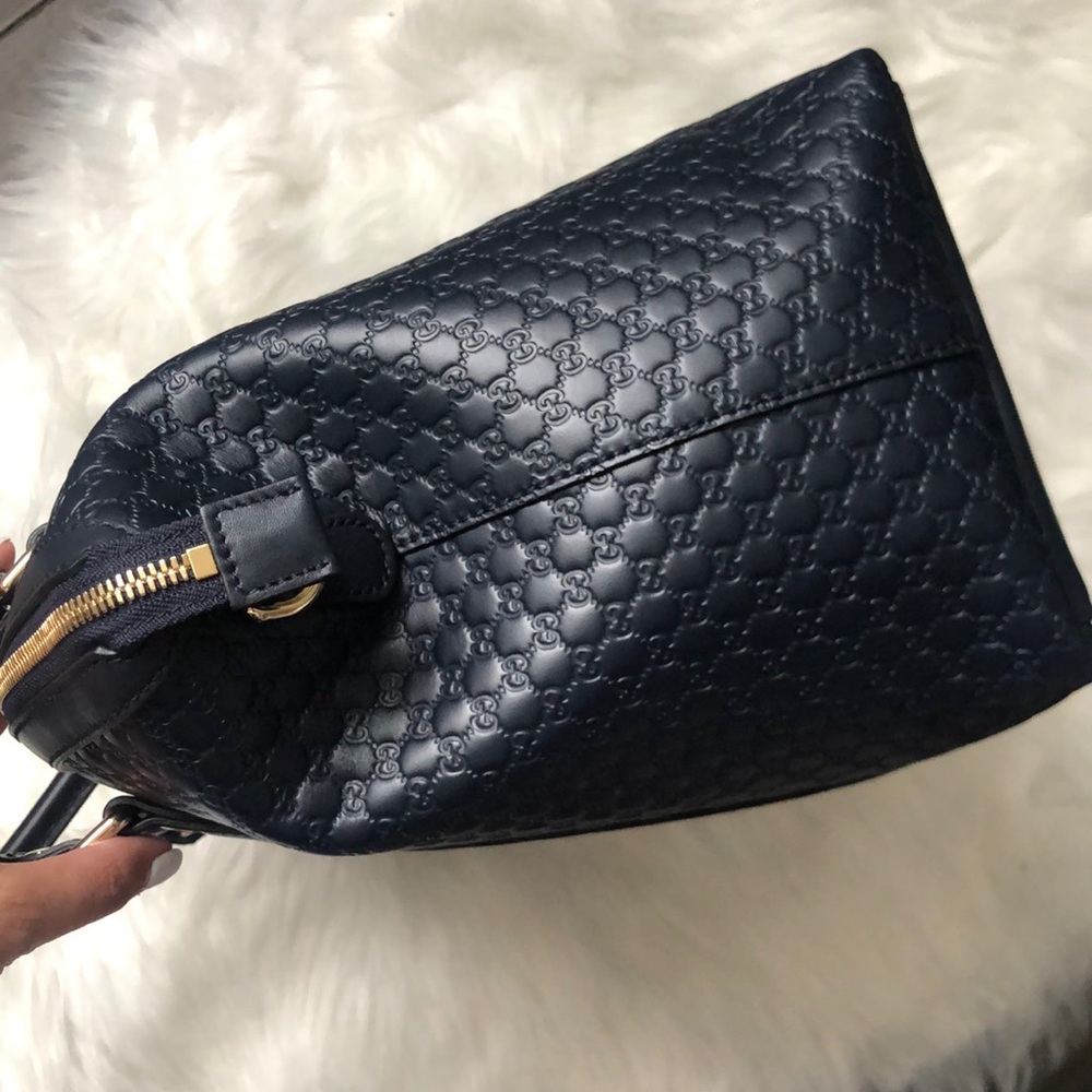 ๐๐ฏ% Auth Gucci Navy Blue Microguccissima Tote - Picture 6 of 12
